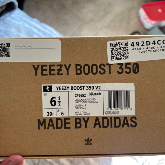 Yeezy Boost 350 V2 size 6.5 - Picture 4 of 5